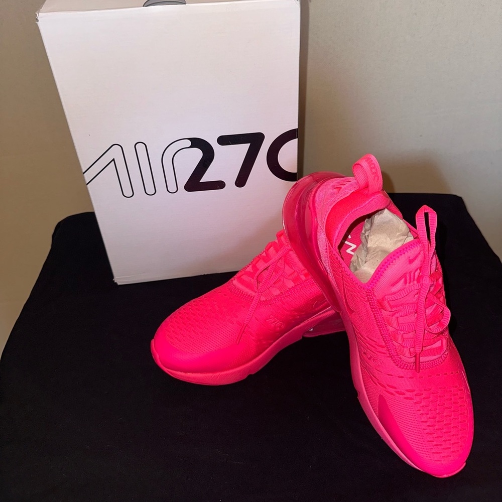 NIB Women’s Nike Air Max 270 Bright Pink Sneakers Size 10